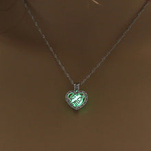 Load image into Gallery viewer, Best Mom glow-in-the-dark Necklace