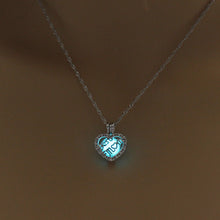 Load image into Gallery viewer, Best Mom glow-in-the-dark Necklace