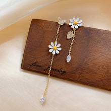 Load image into Gallery viewer, Long Asymmetrical Exquisite Small Daisy Earrings
